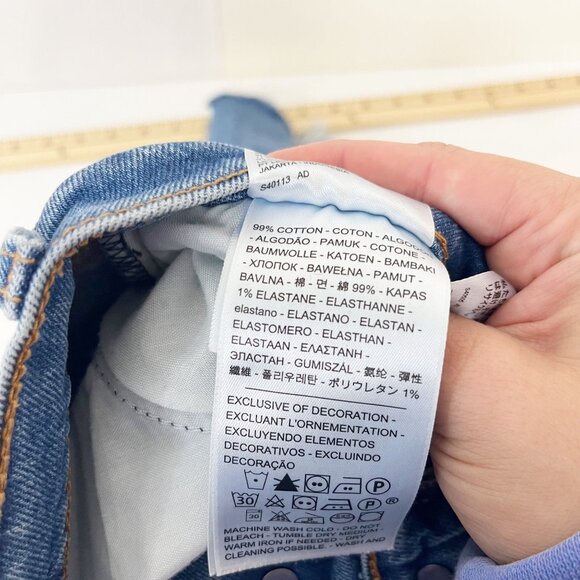 Levi's Wedgie Straight Medium Wash Denim Bermuda Mid Length Jean Shorts Size 27 - Picture 5 of 8